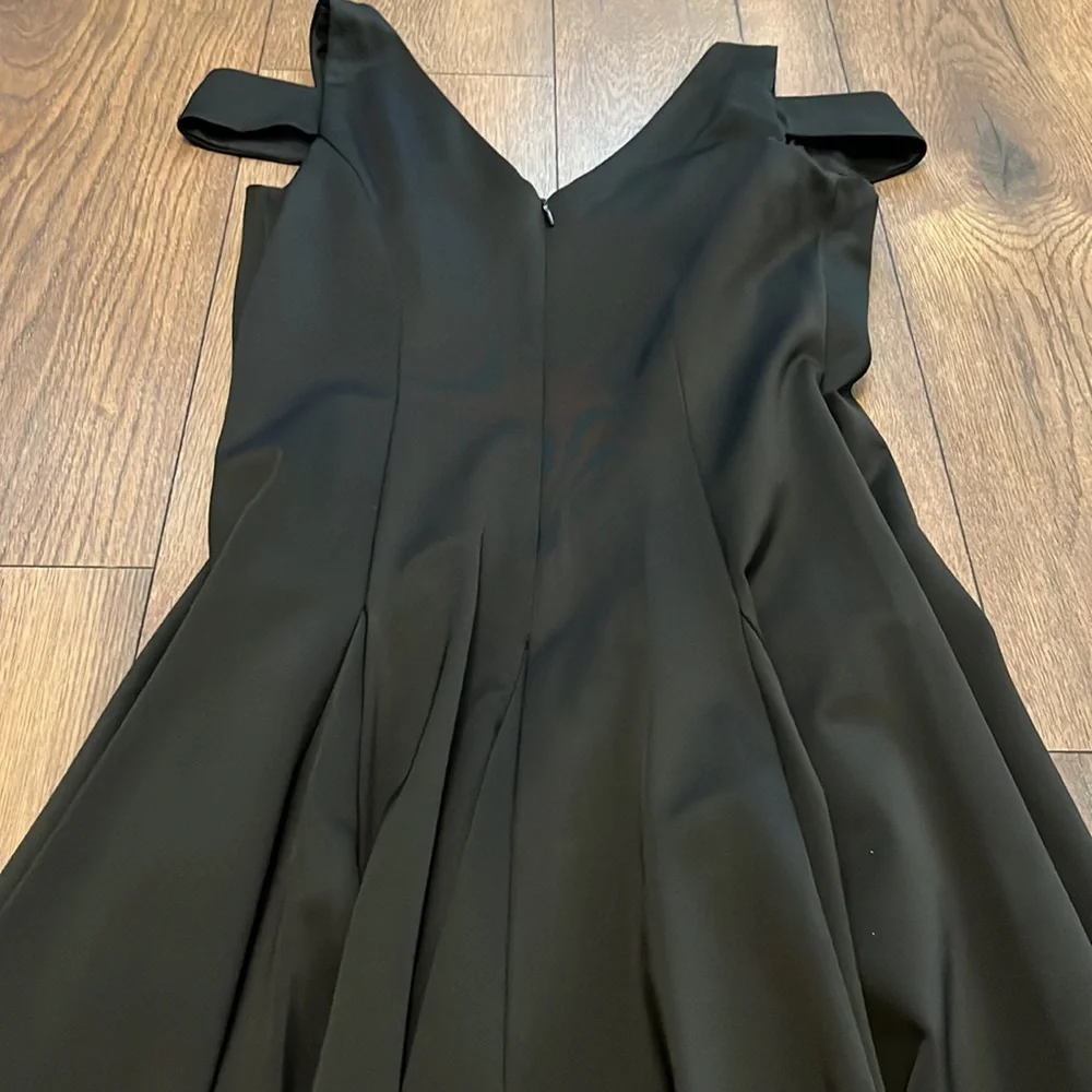 Lauren Ralph Lauren woman’s cut out shoulder pleated dress black - Picture 9 of 9